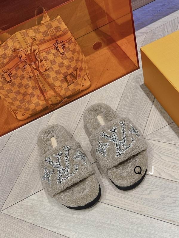 LV Women's Slippers 11